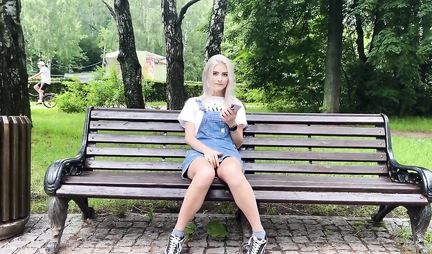 Красавица из России раздвинула ноги для порки в домашних условиях