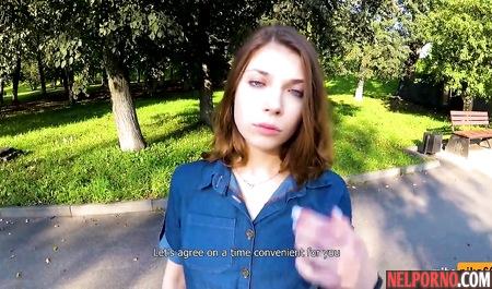 Русская девушка на природе не против заняться сексом от первого лица